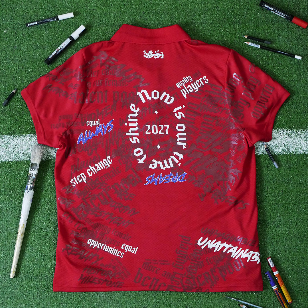 Through our @lionsofficial partnership, we’re introducing our #LevelThePlayingField grant for the Home Unions. We partnered with @matsdrawing to bring quotes on the grant’s impact from players & coaches to life on a custom Lions shirt. Find out more: ow.ly/8sYq50R8ecF