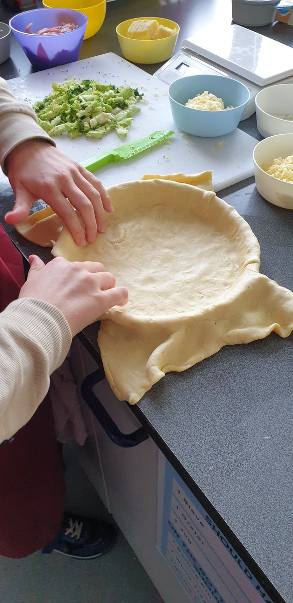 Open_Sight's tweet image. #OpenSight’s CYP Lead Sarah, joined @guidedogs at @ToynbeeSchool with 10 VI children cooking a scrumptious quiche &amp;amp; cookies. 🤤🍪 
 The #VisuallyImpaired #Children enjoyed learning practical cooking skills &amp;amp; eating the end products at the end!
   #School #Baking  #Eastleigh