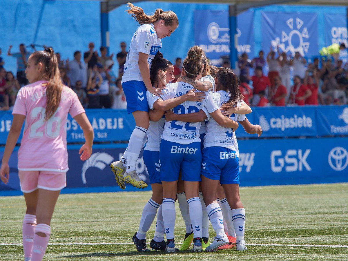 💙🤍🎥 |HIGHLIGHTS| Los goles de @patrigavi y Koko en el empate (2-2) ante el @MadridCFF 👉🏻 Resumen completo aquí 📲 shorturl.at/cgDMQ #UDTenerife #ContigoVamosAPorMás