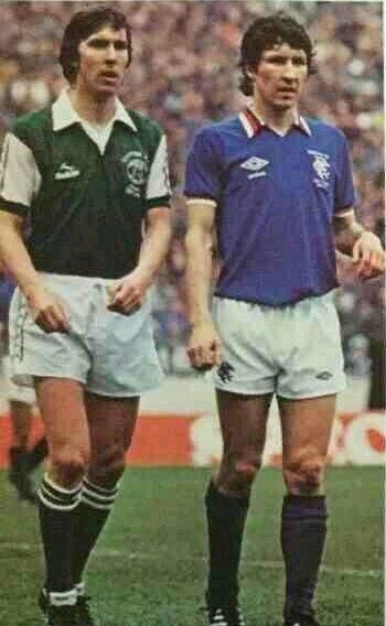 George Stewart and Derek Parlane in the 1979 SCF between Hibs and Rangers. @SimonPia1 @HibernianRetro @21_dougie @KM1875