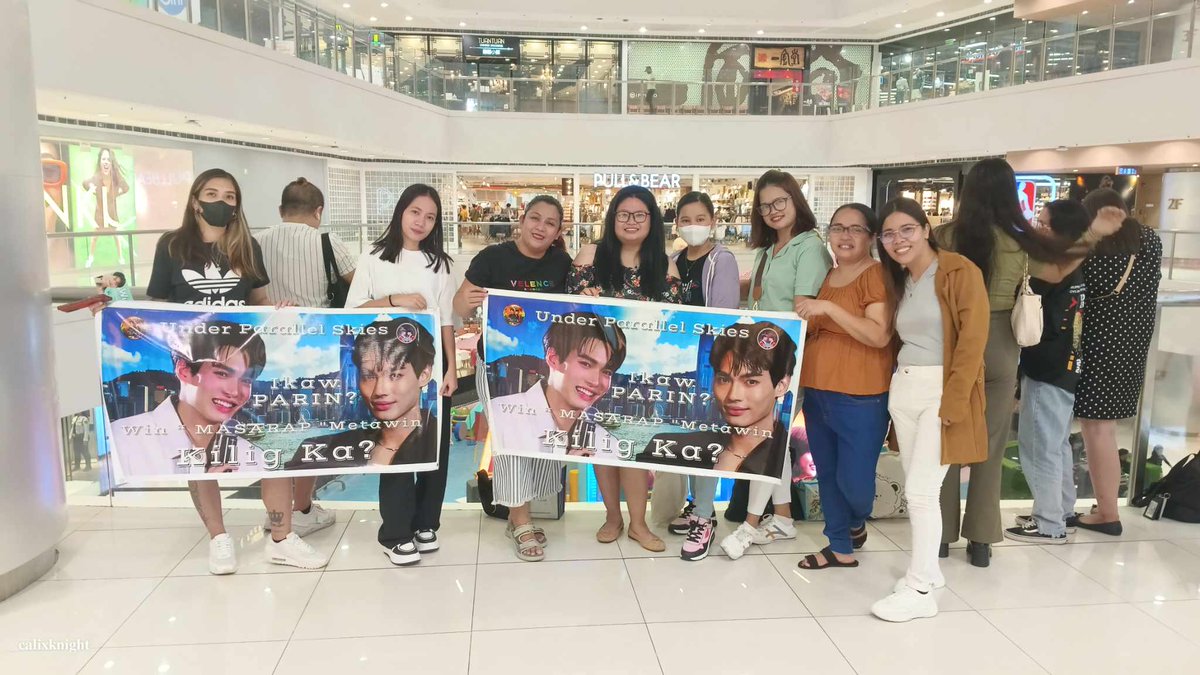 bwbelievers_ph's tweet photo. We are so much ready to meet you again our bunnybabe!! @winmetawin

 Holding our banner support and cheer  for youuu! 🥰

#UnderParallelSkies 
#winmetawin
#WinElla 
#UPSGrandPremiereGala https://t.co/VW2GIiW86t