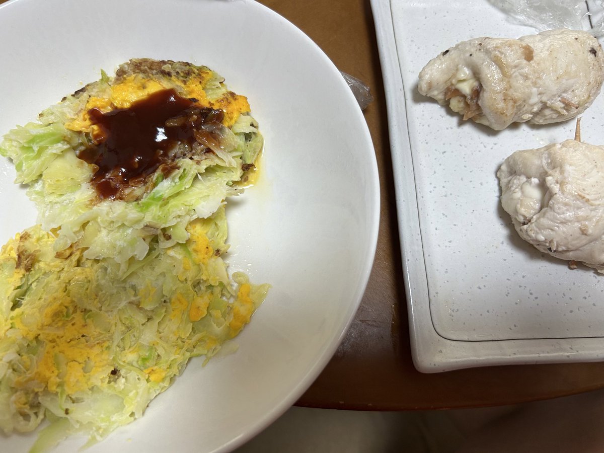 今日は朝起きれたから朝ごはん
なるねぇ様痩せ弁当のキャベツお好み焼きを参考にしました！