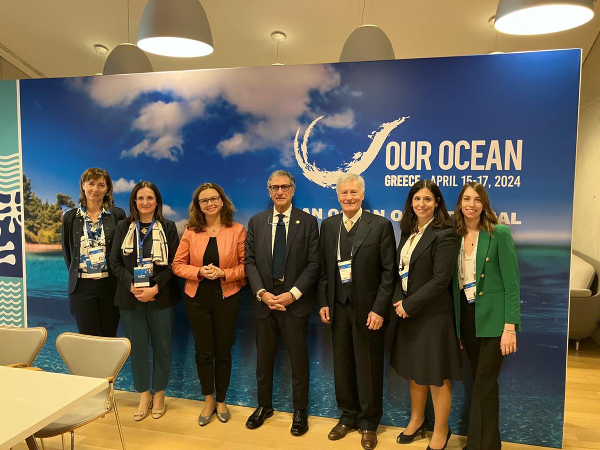 🇸🇮 State Secretary Maša Kociper met the 🇮🇹 colleague Sen. Claudio Barbaro, Undersecretary of State at the sidelines of the Oceans Conference in Athens. Protection of Marine Biodiversity in the focus of the respective Presidencies - Barcelona Convention - Slovenia; G7 - Italy.