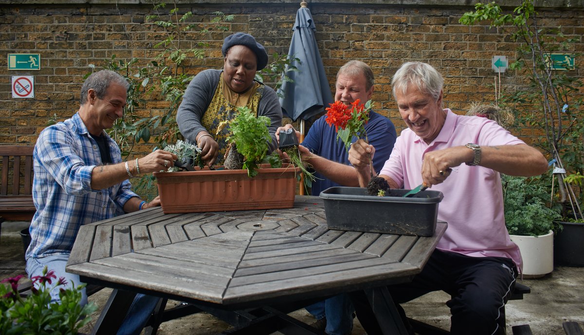 Join us on Saturday for our NEW gardening meet-up! Gardening is great for: fresh air, improving wellbeing, sustainability, food, socialising, gaining skills and much more! Join our community gardener from 10-12noon, drop ins very welcome. ow.ly/Lknp50RgWEV