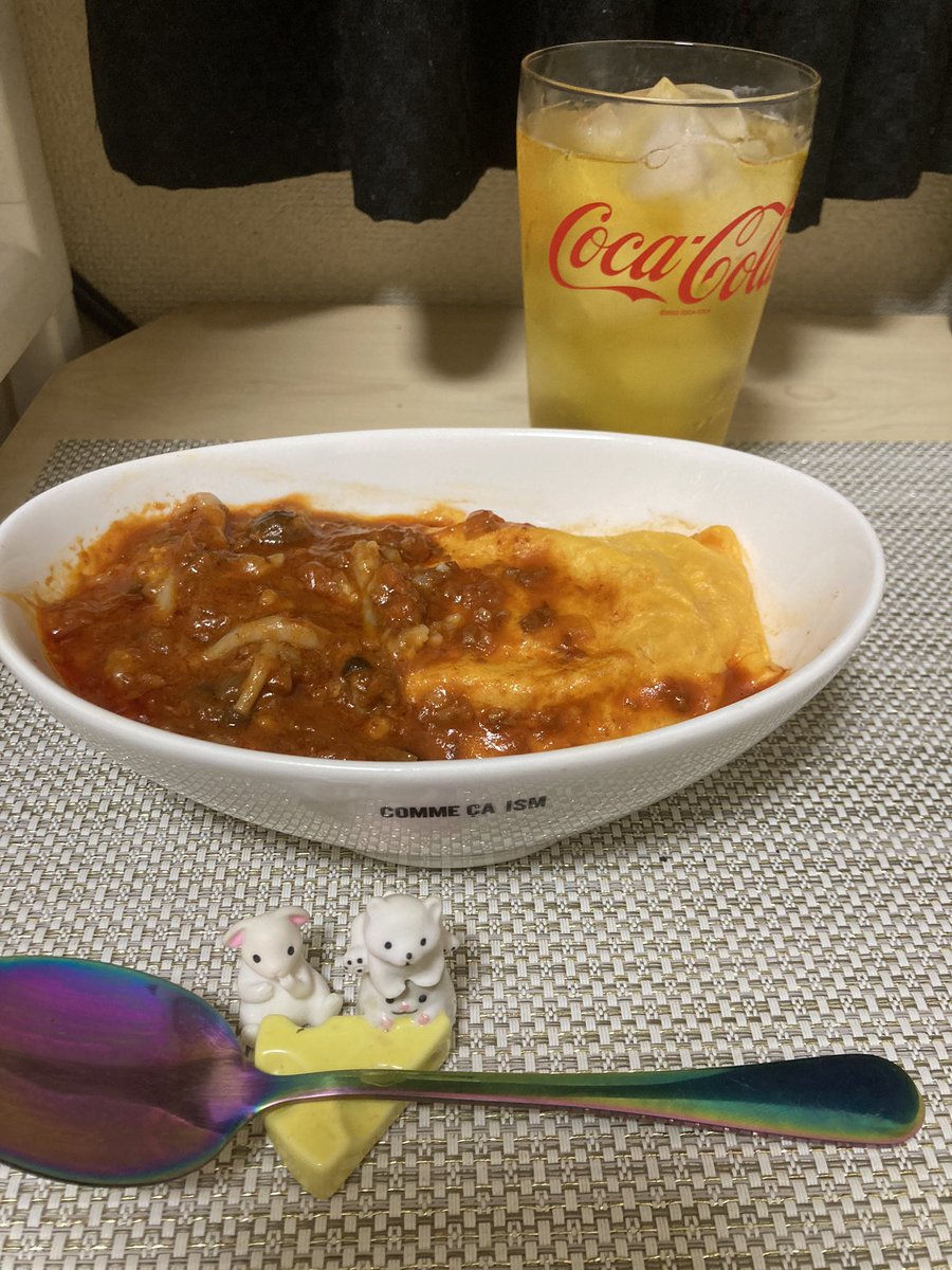 maamu315's tweet photo. みんな(ﾉ)ω(ヾ)ｺﾝﾊﾞﾝ…⸜(*ˊᗜˋ*)⸝ﾜﾝ♡
今日の晩御飯はミートソースオムライス作って食べたよΨ( 'ч' ☆)
盛り付け汚くなったけど味は最高(*｀ω´)bオムライス最高_:(    _* ́ཫ`):_
 #まぁむごはん
 #たまのえさ
 #えんまご飯 https://t.co/CxFJOmF9cs