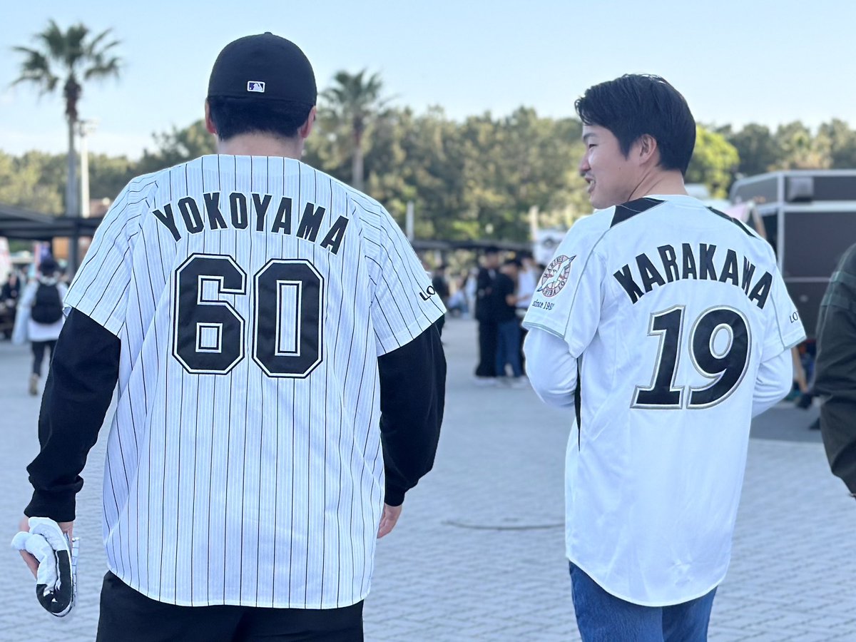 chibalotte_pr's tweet photo. 高校時代、共に野球部に所属していたお2人！ 本日の先発投手が #唐川侑己 投手だと知った時は「嬉しすぎて震えました笑」と話してくれました。 「2年ぶりの勝利を見届けて泣きたいですね！」と唐川投手への期待に胸を膨らませます！
#chibalotte #広報 https://t.co/WMyc50yjiE