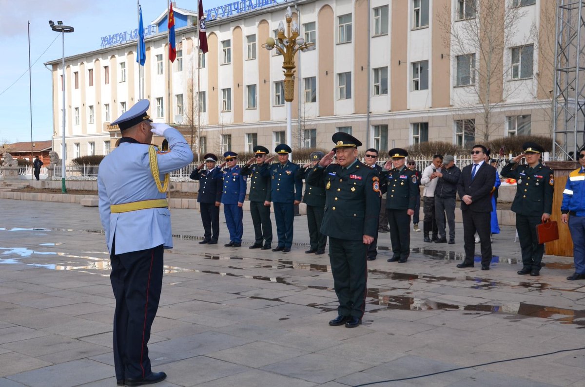 internal_troops's tweet photo. ДОТООДЫН ЦЭРГИЙН 835 ДУГААР ТУСГАЙ САЛБАР "ХӨВСГӨЛ УС СУВАГ ХХК"-ний БАРИЛГА, БАЙГУУЛАМЖИЙГ ХАМГААЛАЛТАД АВЛАА https://t.co/SjF07mAmdA