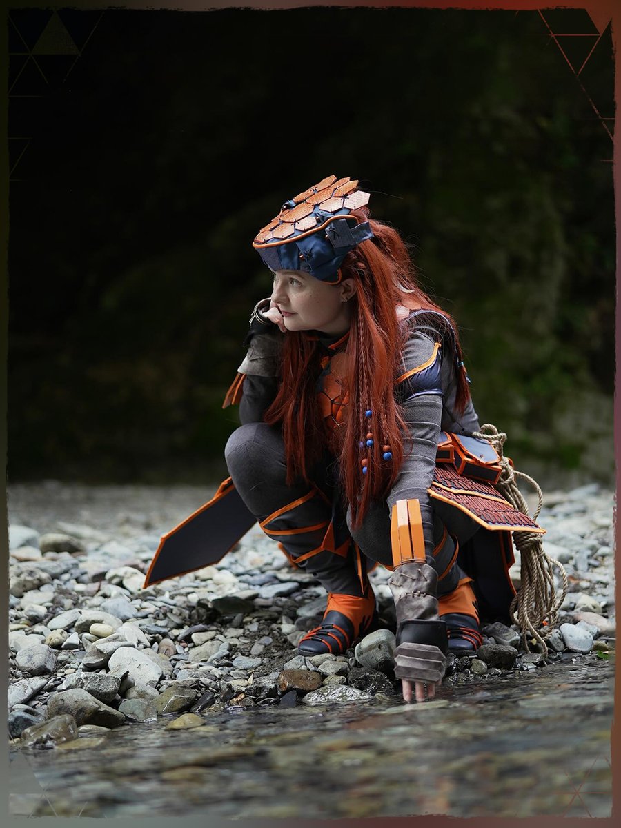 Following the tracks 🧵 Aloy cosplay by @GraceCosplayer 📸 Photography by helmetinthebush on Instagram #BeyondTheHorizon