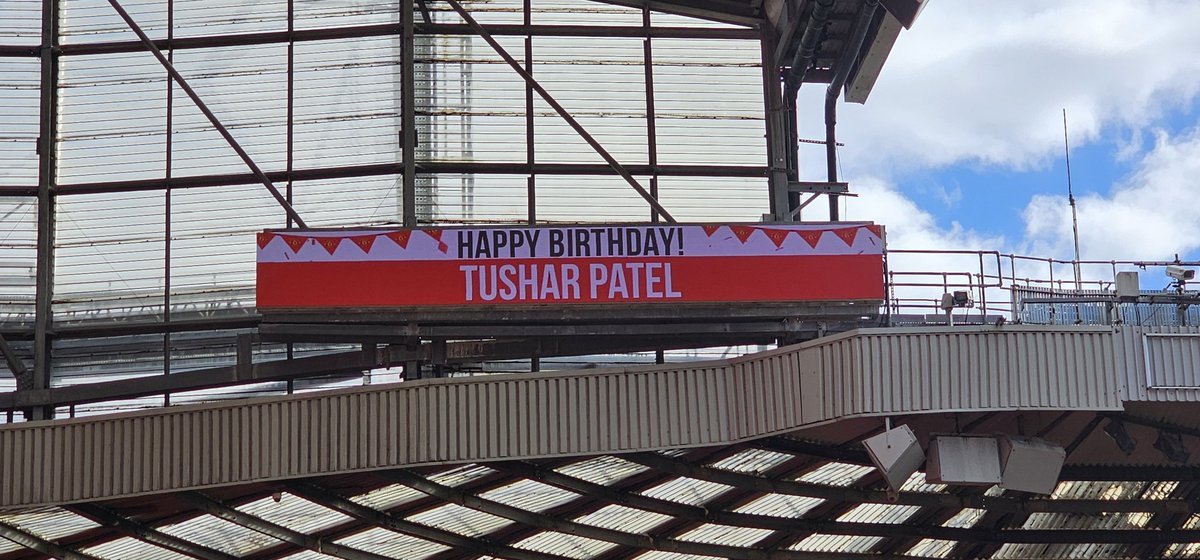 Tush0384's tweet photo. Had my name on the board. Thank you for whoever contacted @ManUtd https://t.co/FZcsjvk3gS