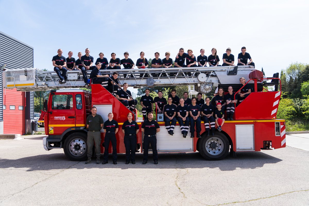 Pompiers_13's tweet photo. [#MardiChiffré]

Ce week-end, le CIS #Concors a servi d'écrin à une belle journée d'échanges et de cohésion entre 1️⃣2️⃣ @JSP_Pompiers13 et 1️⃣3️⃣ jeunes @MarinsPompiers 🤝 

Au programme notamment : manœuvres avec la grande échelle et acculturation à l'environnement #pompiers 🚒 https://t.co/PKpf1AYQbR
