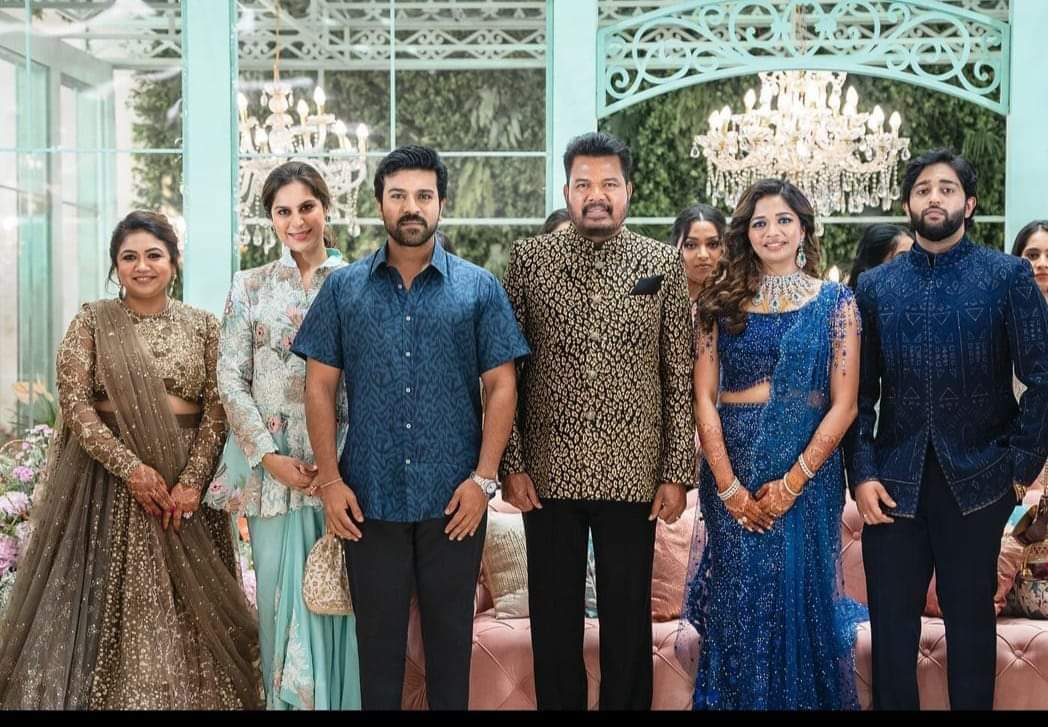 𝐌𝐄𝐆𝐀 𝐒𝐓𝐀𝐑 @KChiruTweets and 𝐆𝐥𝐨𝐛𝐚𝐥 𝐒𝐭𝐚𝐫 @AlwaysRamCharan, along with their families, attended the wedding reception of @shankarshanmugh's daughter ✨

#Chiranjeevi #MegaStarChiranjeevi #RamCharan #GlobalstarRamcharan #GameChanger #UpasanaKonidela