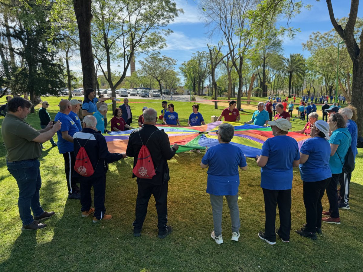 🌟¡Jornada inolvidable para 500 mayores en el Parque de la Alquería! Disfrutaron de bailes y juegos, mostrando que la edad es solo un número. 🕺💃🏐🎯 ¡Gracias a todos y todas! ℹ doshermanas.net/jornada-activa… #DeportesDosHermanas #DosHermanas #DosHermanasJuegaLimpio