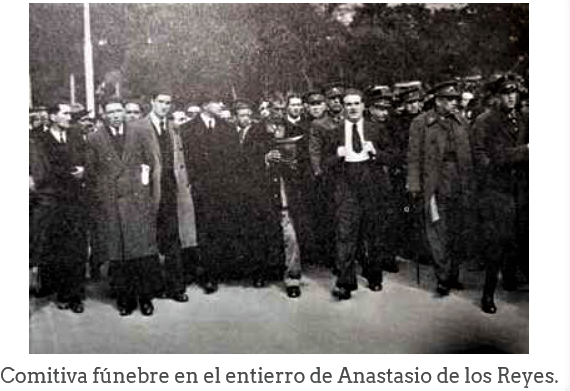 EnriqueNDF's tweet photo. Ocurría el #16Abril de 1936; durante el entierro del Alférez de la Guardia Civil, Anastasio de los Reyes, milicianos frentepopulistas disparan al Cortejo fúnebre desde las azoteas del Pº. de la Castellana.

Aquel trágico suceso marcará los trágicos acontecimientos posteriores..🔽 https://t.co/hZIF57GzCs