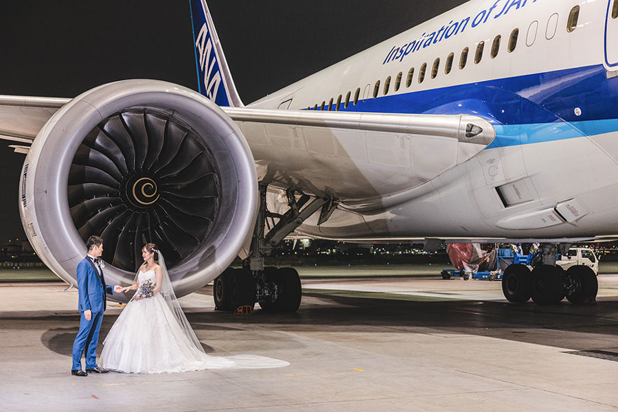 ANA、格納庫でのウェディングフォトツアー「ANA Blue Hangar Wedding Photo」を開催 traicy.com/posts/20240416…