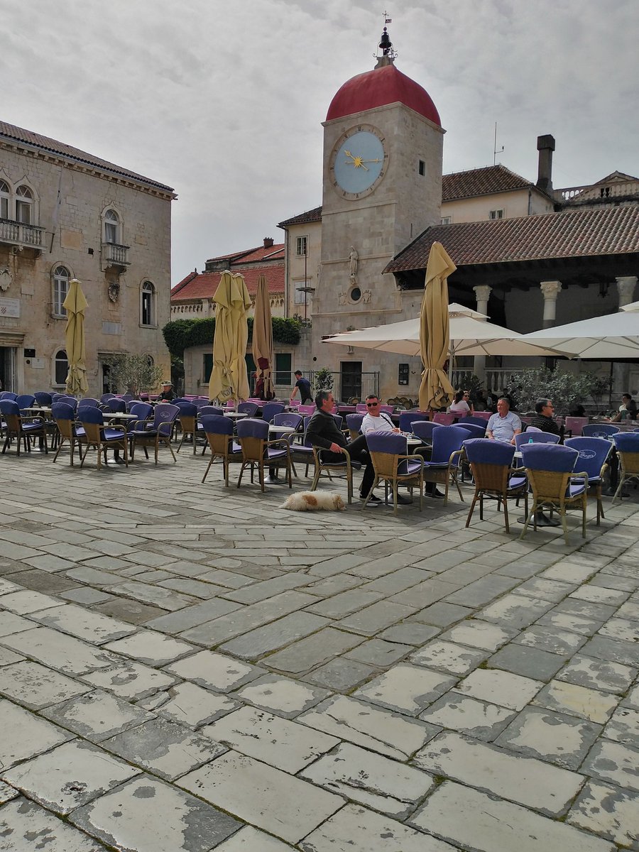 Πλατεία στο ΤΡΟΓΚΊΡ ΚΡΟΑΤΊΑ
TROGIR CROATIA ⛪