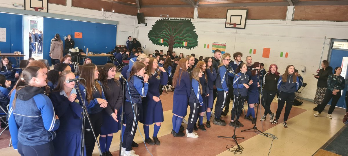 Karaoke was in full swing yesterday with our 5th years during our Wellbeing week 💙 @stjosephsrush @RoisinMcGowan42 @JudiOBoyle @ciaranreade
