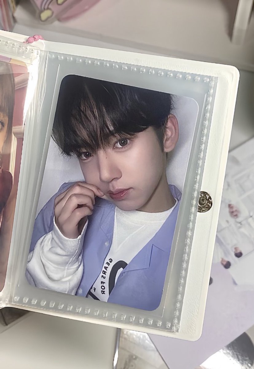 WTS
yu jin everline pob pinch cheek
rm20 
exc postage only
if interested kindly dm me!!
on hand 
#pasarzb1 #pasarzerobaseone