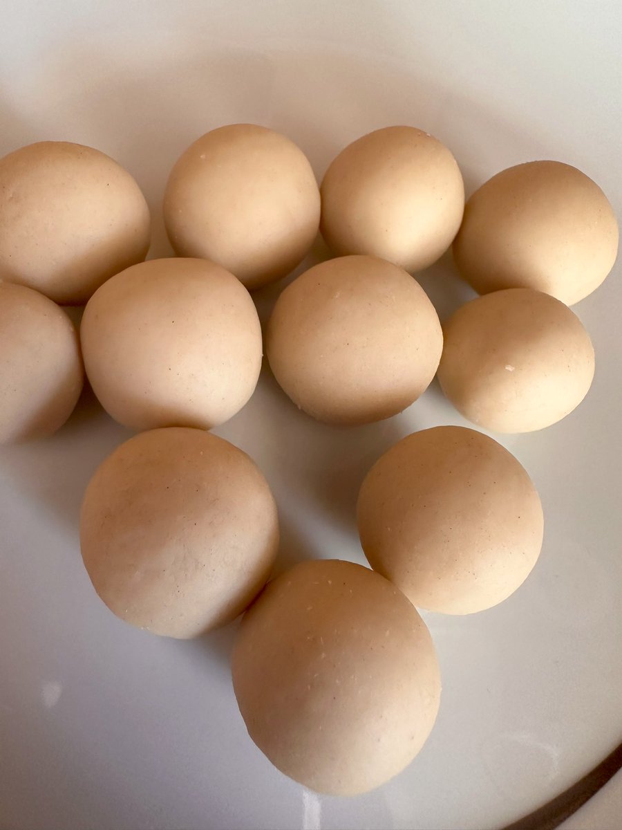 Snowwhittey's tweet photo. Bread Gulab Jamun..🥰😍

#chefsnow 😎 https://t.co/h1jHcUcgqi