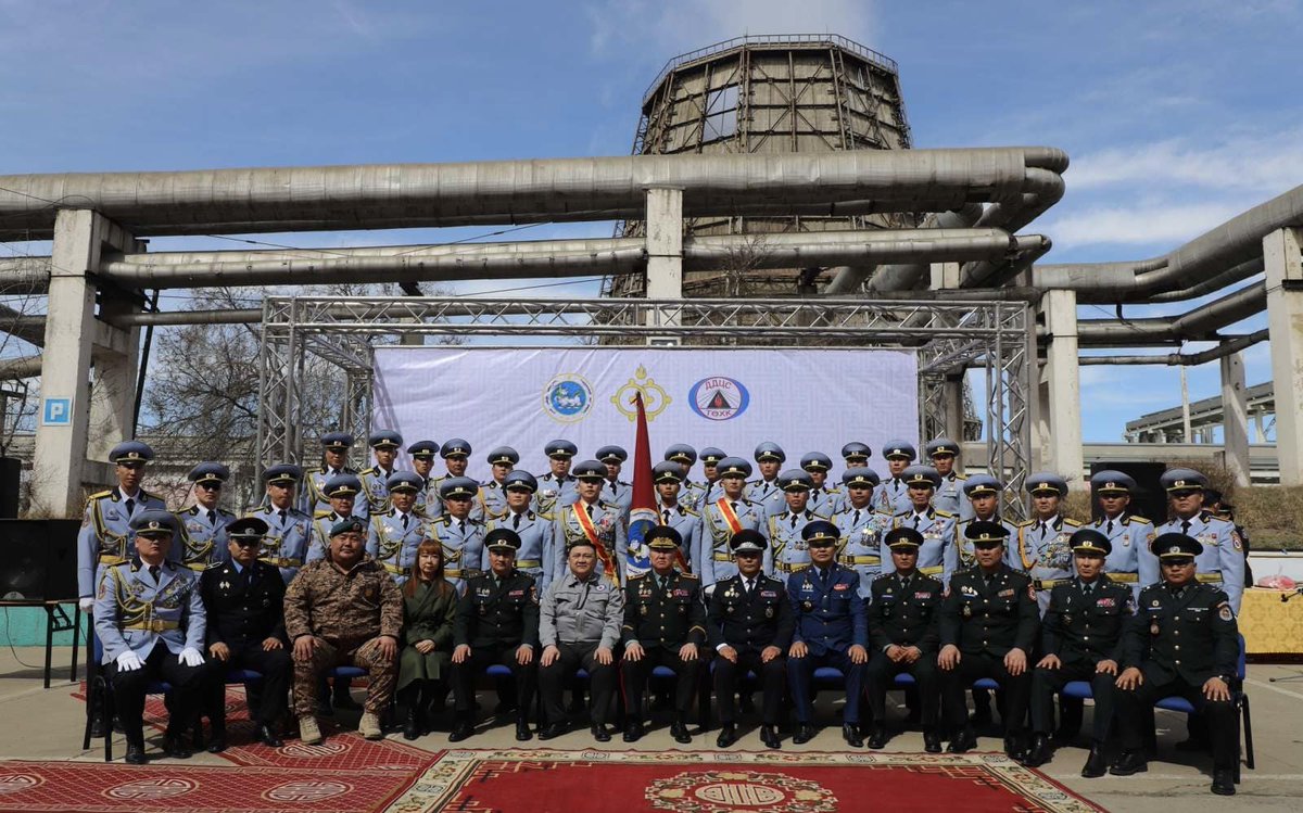 internal_troops's tweet photo. ДОТООДЫН ЦЭРГИЙН 822 ДУГААР ТУСГАЙ САЛБАР "ДАРХАН ДУЛААНЫ ЦАХИЛГААН СТАНЦ" ТӨХК-г ХАМГААЛАЛТАД АВЛАА https://t.co/p5b7DP0Z5S