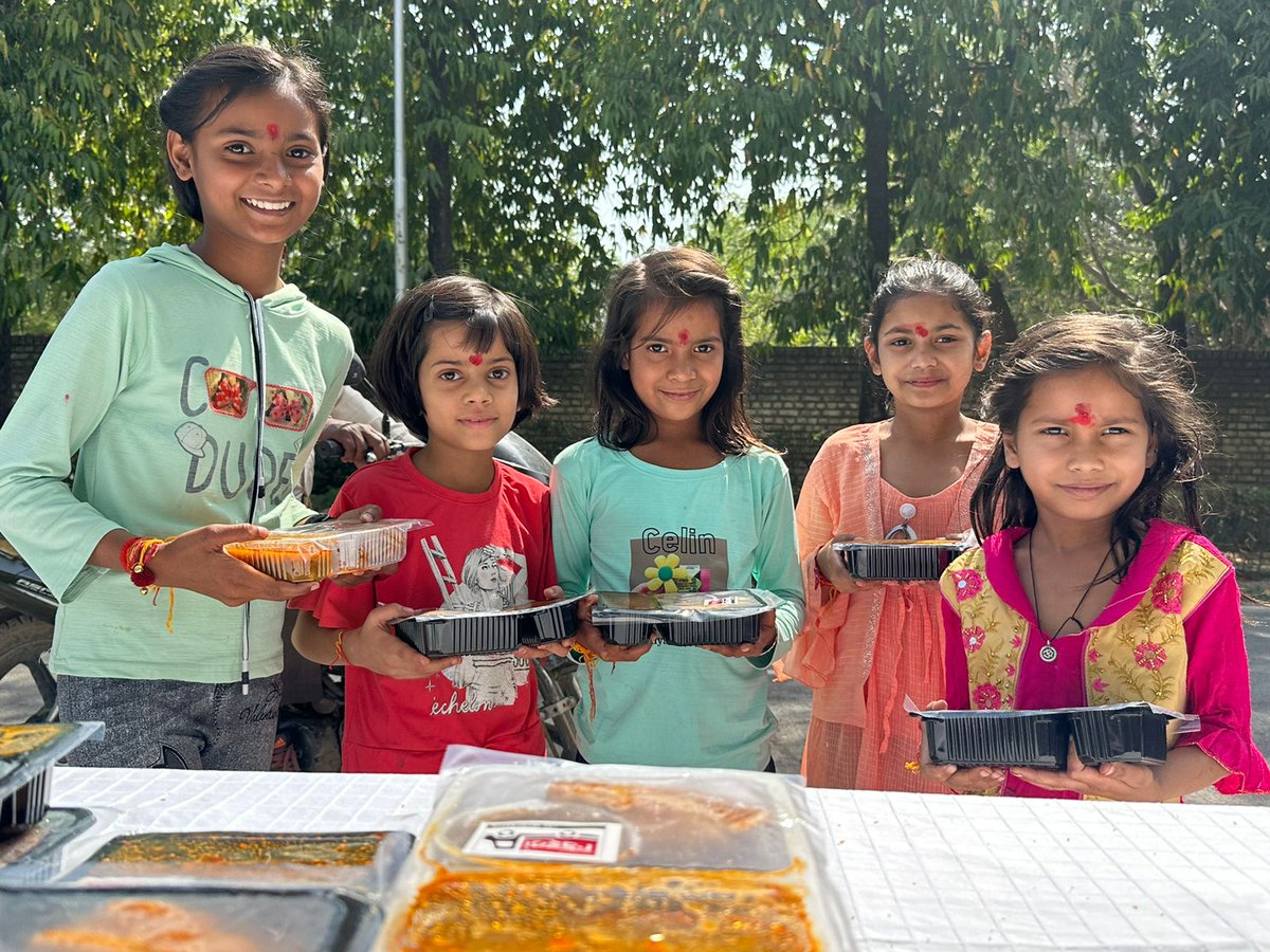 Clean life, pure thoughts, good karma - and of course, chana poori halwa in abundance. A very happy #DurgaAshtami to all! सभी को #महाअष्टमी पूजा की हार्दिक शुभकामनाए। जय माता दी!