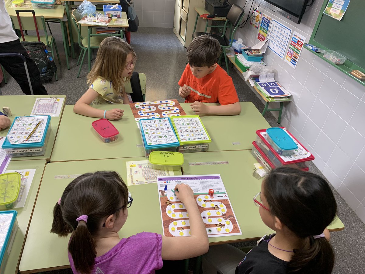 Qué diver!! Toca jugar a los dobles y casi dobles👏🏻👏🏻👏🏻 Practicamos las sumas y ganamos velocidad de cálculo mental jugando con EMAT 👌🏻