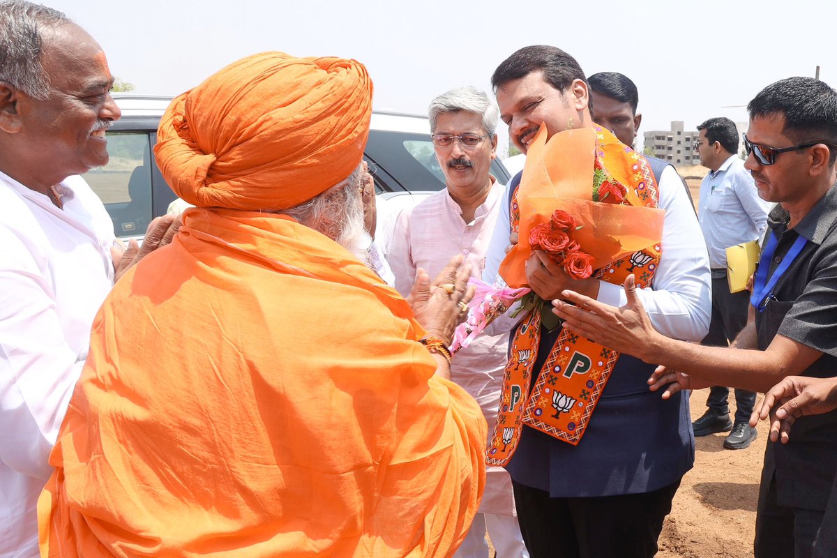 Dev_Fadnavis tweet picture