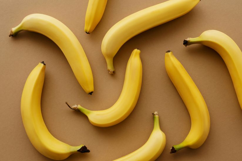 How To Store Bananas For A Week Without Spoiling Know more: uniquetimes.org/how-to-store-b… #uniquetimes #LatestNews #bananas #foodpreservation #storage #healthyeating #kitchentips