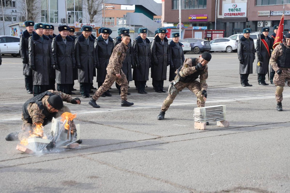 internal_troops's tweet photo. ДОТООДЫН ЦЭРГИЙН 816 ДУГААР АНГИЙН БАЙЛДААНЫ ТУГИЙГ ГАРДУУЛЖ ӨГӨХ ЁСЛОЛЫН АЖИЛЛАГАА БОЛЛОО https://t.co/2vctdEGfTq