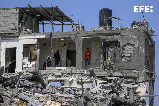 El Ejército de Israel ataca el centro de Gaza con un sistema hospitalario al borde del colapso. efe.com/mundo/guerra-i…