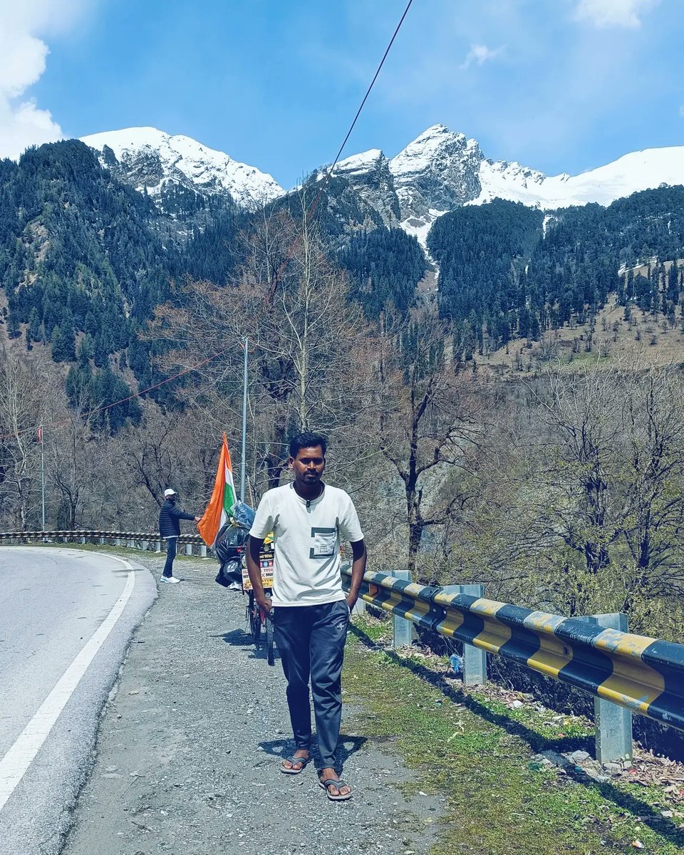 📍 Crossing Solang Valley , Manali , Himachal pardesh  
.
#travelwithoutmoney #travelwithnageshwar #allindiatour #allindiacyclerider #allindiacycleride #allindiatourbycycle #nageshwarvlogs #nageshwarkumarcycle  #incredibleindia  #manali #himachalpradesh #kullu #solangvalley