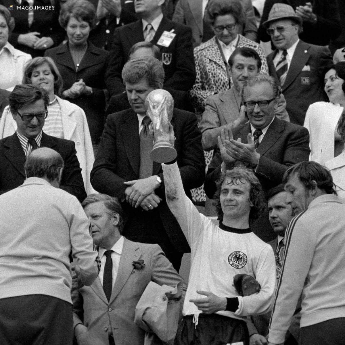 Ruhe in Frieden, Bernd Hölzenbein! 🕊️ Unser Weltmeister von '74 ist am Montag im Alter von 78 Jahren gestorben. Unser tiefes Mitgefühl gilt der Familie und Freunden. ➡️ dfb.social/_Nachruf_