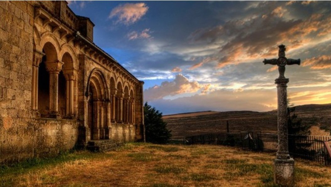 Iglesia de San Miguel Fuentidueña - Segovia Declarada Bien de Interés Cultural el 21 de marzo de 1995, templo románico del siglo XII #segovia #fuentidueña #romanico #románico #romanicoenespaña #románicoenespaña #castillayleónrománica #amigosdelrománico