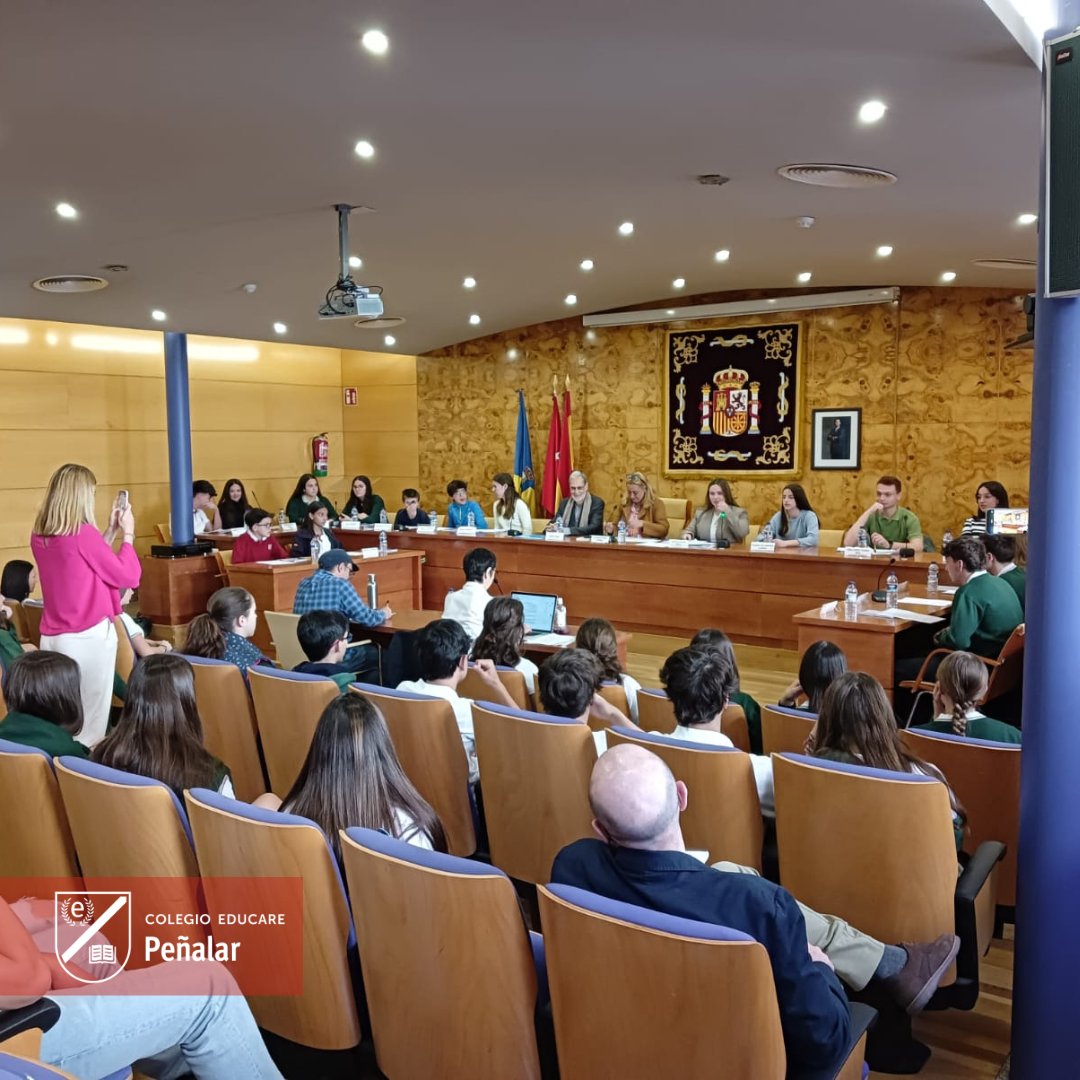 Colegiopenalar's tweet photo. Pleno Juvenil 2024: Los alumnos de 3º ESO han participado en el Pleno Juvenil de Torrelodones para debatir propuestas sobre Alternativas de Ocio Juvenil y el uso de la tecnología en las relaciones sociales. #Educare #FormamosPersonas https://t.co/ierJ8QYN1I