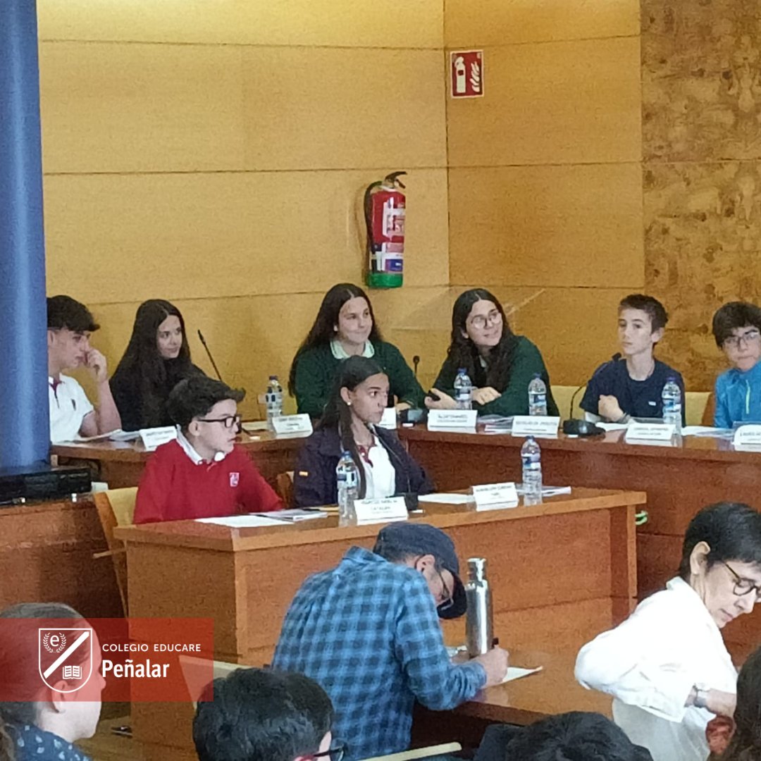 Colegiopenalar's tweet photo. Pleno Juvenil 2024: Los alumnos de 3º ESO han participado en el Pleno Juvenil de Torrelodones para debatir propuestas sobre Alternativas de Ocio Juvenil y el uso de la tecnología en las relaciones sociales. #Educare #FormamosPersonas https://t.co/ierJ8QYN1I