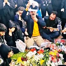 Für #MashallahKarami, dessen Sohn Mohammad Mehdi Karami für Frau Leben Freiheit hingerichtet worden ist und der jetzt selbst seit 9 Monaten inhaftiert ist. Für das Verbrechen, um seinen Sohn zu trauern...
#IRGCterrorists