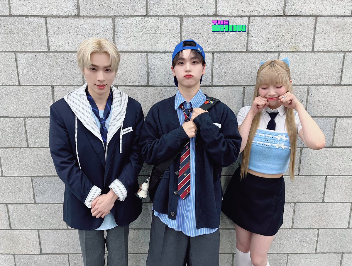 theshow_offcl's tweet photo. 학교에 이런 선배들 있나요?
ㄴ아뇨없어요🙅🏻
  ㄴ있었는데?
    ㄴ아뇨없어요그냥
       ㄴ그럼어디에있어요?

청춘물 찢고나온 #푸딩즈 는
#더쇼 에만 있어요🤭

기억해
4월16일화요일오후6시
더쇼가 #샤오쥔 #형준 #나나 한테 반한시간..

@wayv_official @NCTsmtown @CRAVITYstarship @UNIS_offcl https://t.co/FRCfHYK65b