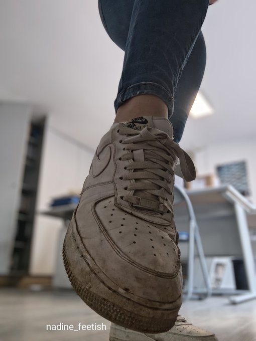 An die Arbeit 😏 https://t.co/rWL3awAHpX