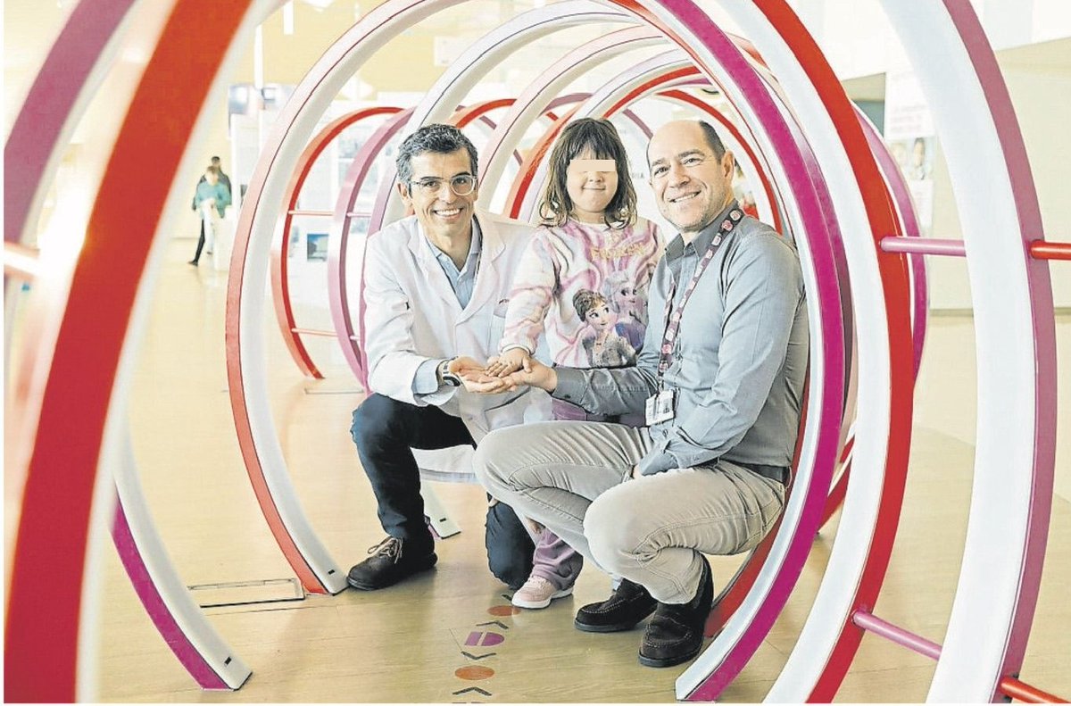 ⚕️Los Dres. Josep Rubio, Jefe de COMxf Pediátrica miembro anterior de #SECOMmxf, y José Hinojosa, Neurocirujano Pediátrico, del <a href="/SJDbarcelona_es/">Hospital Sant Joan de Déu Barcelona ES</a>, extraen con éxito una aguja de dentista del cerebro de una niña de 4 años, vía <a href="/elpais_salud/">EL PAÍS Salud y Bienestar</a> 

🍀elpais.com/sociedad/2024-…   #SECOMmxf