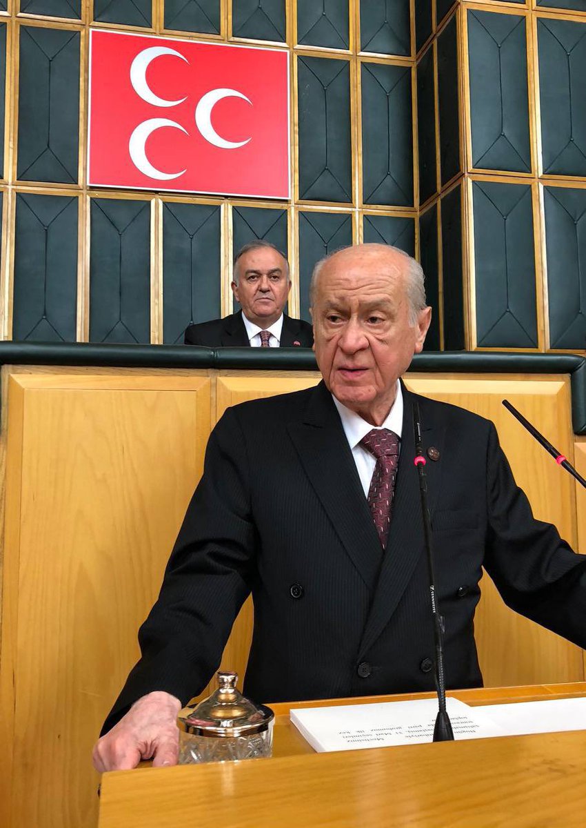 DEVLET DERSİ 🇹🇷🐺🇹🇷 Biz görevimizin farkındayız, yapacaklarımızın şuurundayız. Vizyonu yetişmeyenlerin nefeslerinin tükendiği yerde terk etmeleri hatta farklı tesirlerin sonucu yılmaları umutsuzluk ve yılgınlık çarkına kapılmaları bundan sonra muhtemeldir. Ancak Milliyetçi…