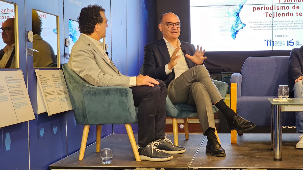 AMDComVal's tweet photo. En nuestra mesa sobre #InteligenciaArtificial, @fvalgrai @acceseo y @CibelesGroup hablan de la necesidad de la verificación de contenidos ya que la #IA no crea de la nada. Los periodistas debemos seguir teniendo el control" #TejiendoTerritorio #AMDComVal #Periodismo https://t.co/5hbioxgbgY