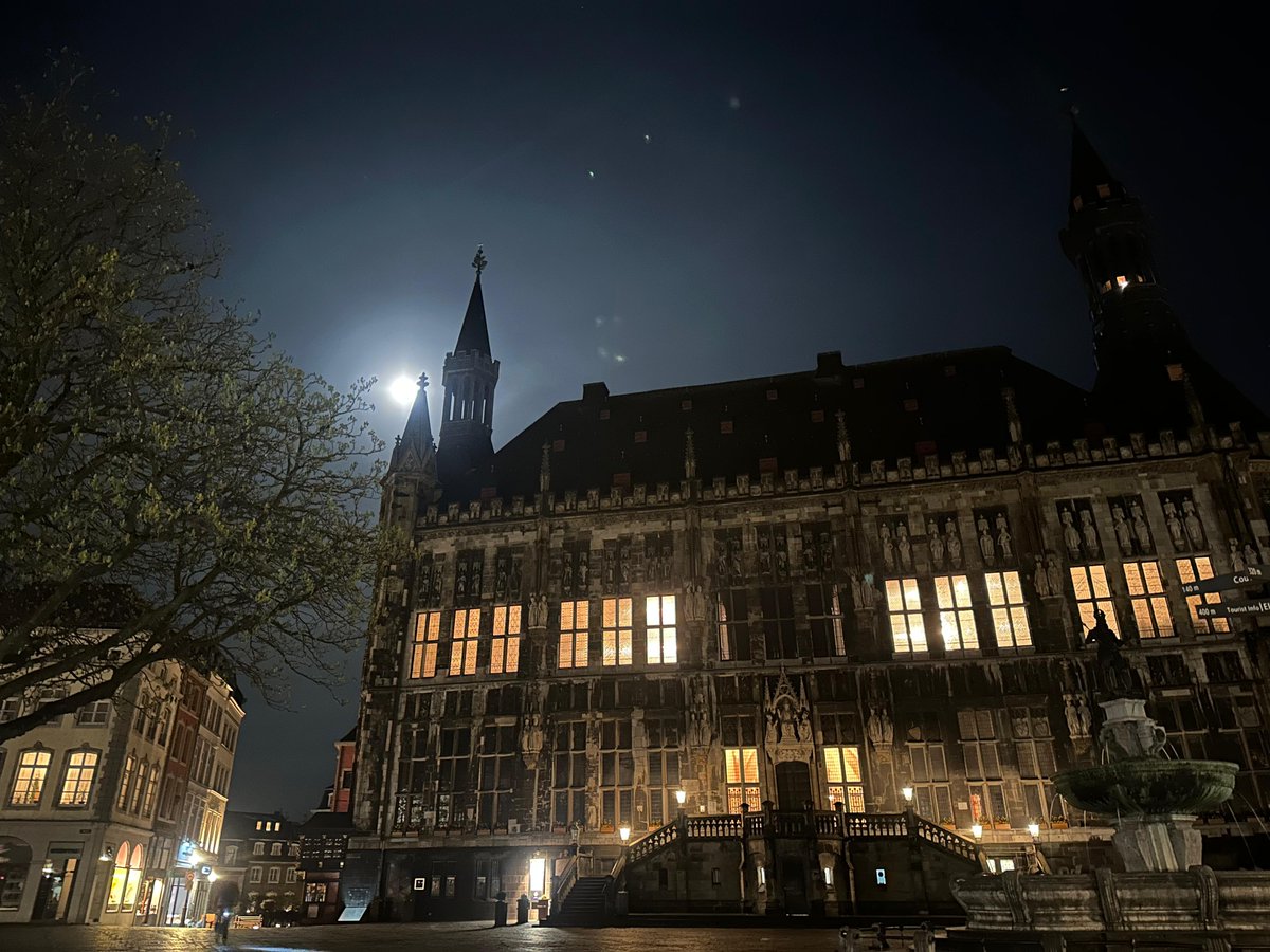 TheBeckLab's tweet photo. The Beck group attended the Bunsentagung in Aachen from Mar 25 to Mar 27! Tobias gave a talk and the others presented posters (Tobi received a poster prize🥳). It was great to meet other physical chemists and discuss about science🧪⚗️ #chemistry #science #bunsentagung https://t.co/rw3HaVqLaB