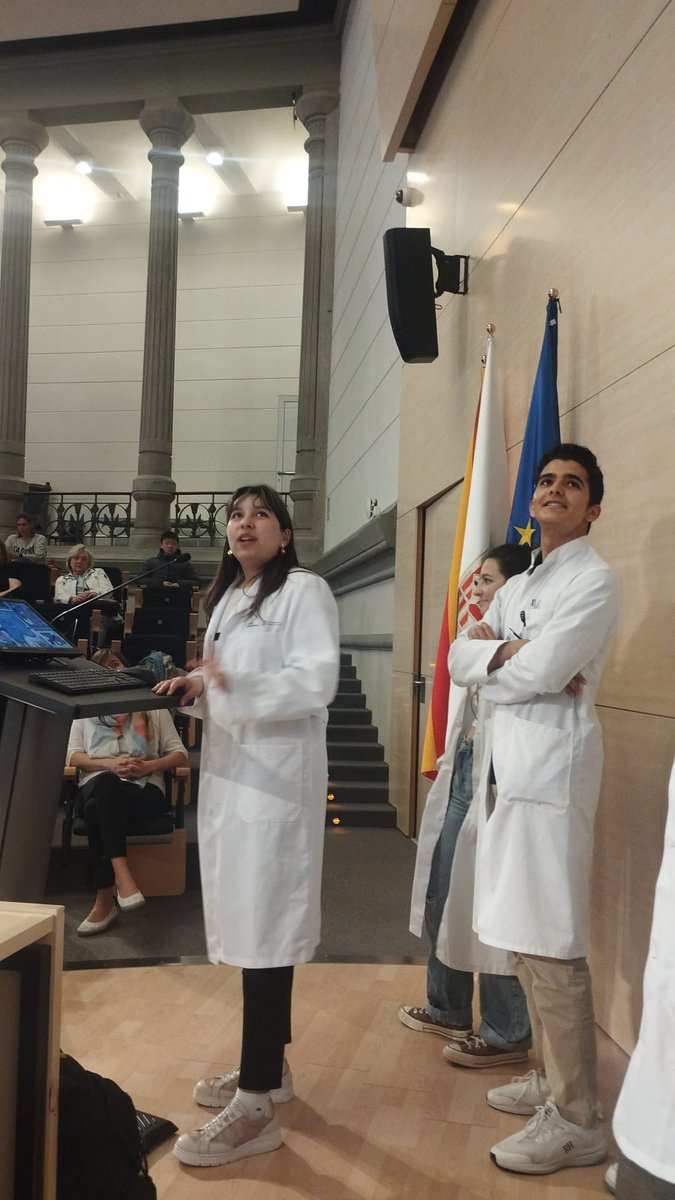 CampusClinicUB's tweet photo. #JPOMedicina| 📢 Avui el Paranimf del #CampusClínicUB ha acollit la sessió informativa del grau de #medicina en la que han participat diferents representants del grau i alumnes de cursos superiors.

Si voleu estudiar el grau de medicina la #FMiCS es la vostra millor opció! https://t.co/dcqnYX25qF