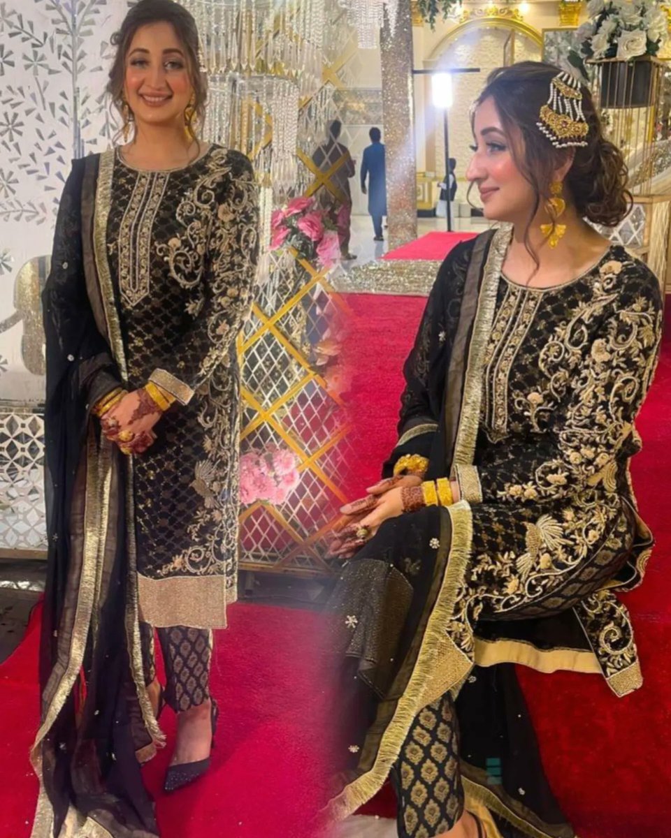 Spotted 📸 @Ayishazee at a wedding ceremony in Peshawar 🖤