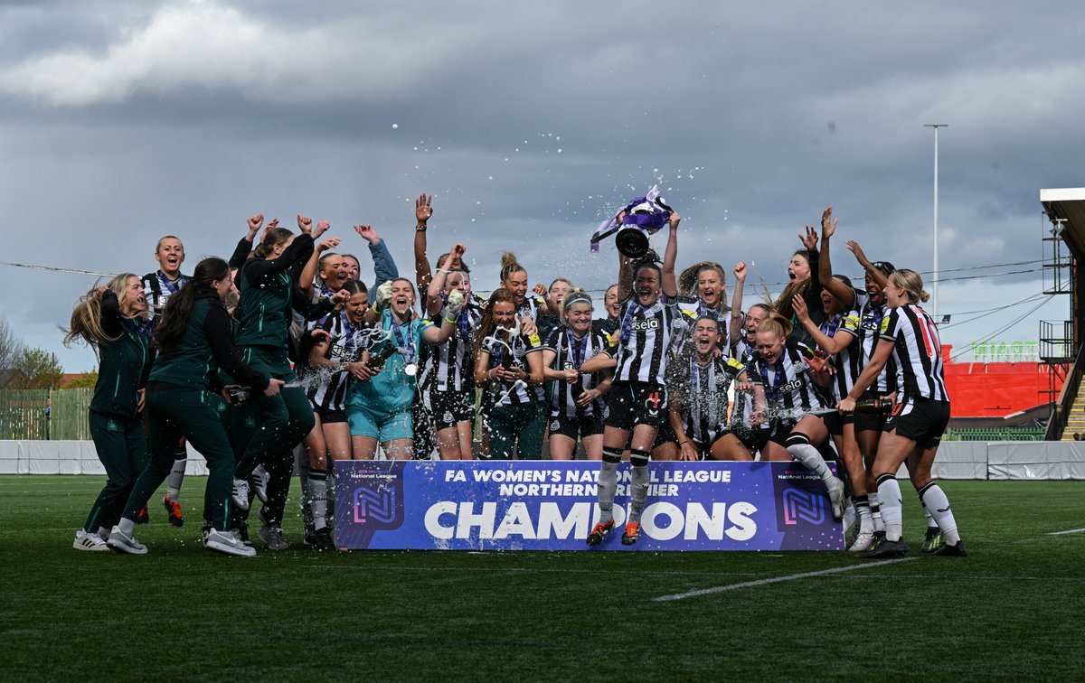 NUFCWomen's tweet photo. Seeing double 🏆🏆

#NUFCWomen https://t.co/rGIBA6OlhD