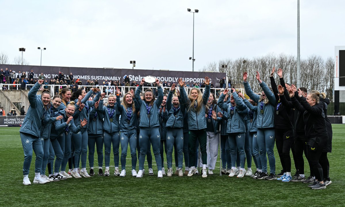 NUFCWomen's tweet photo. Seeing double 🏆🏆

#NUFCWomen https://t.co/rGIBA6OlhD
