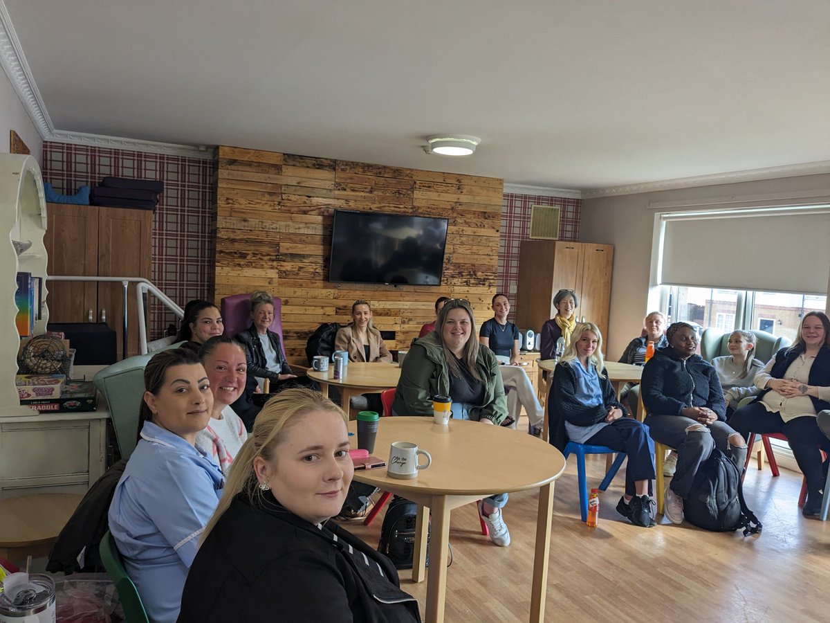 Great start to the day spending it with our support workers on Acorn unit on their training day and discussing quality care @CBU3_BHNFT @SpencerSusa @barnshospital #proudtocare #proudtosuppport