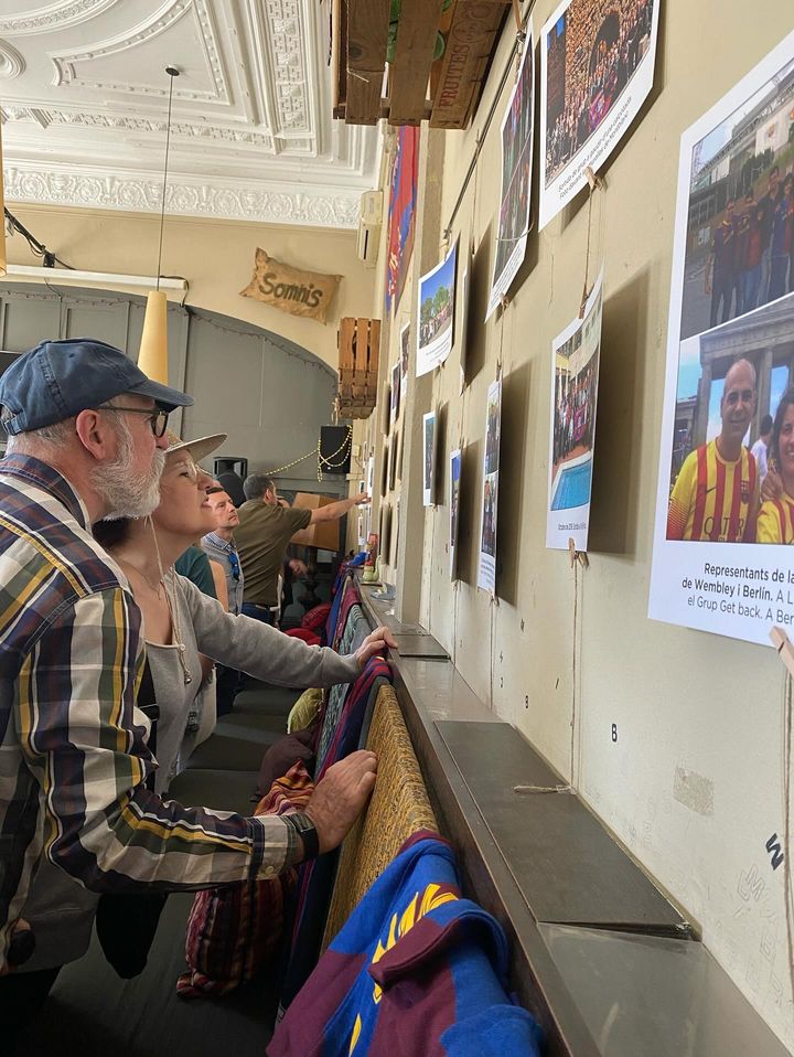 ConfePenyesFCB's tweet photo. 5⃣0⃣🥳 La @pbmontcada va fer la inauguració de l'exposició fotogràfica dels seus 50 anys d'història!
📅 Fins a mitjans de maig, la mostra es podrà visitar al Cafè Colón de Montcada i Reixac.

🔵🔴 #FemBarçaFemPenya #ForçaBarça https://t.co/RInDX8cbG9