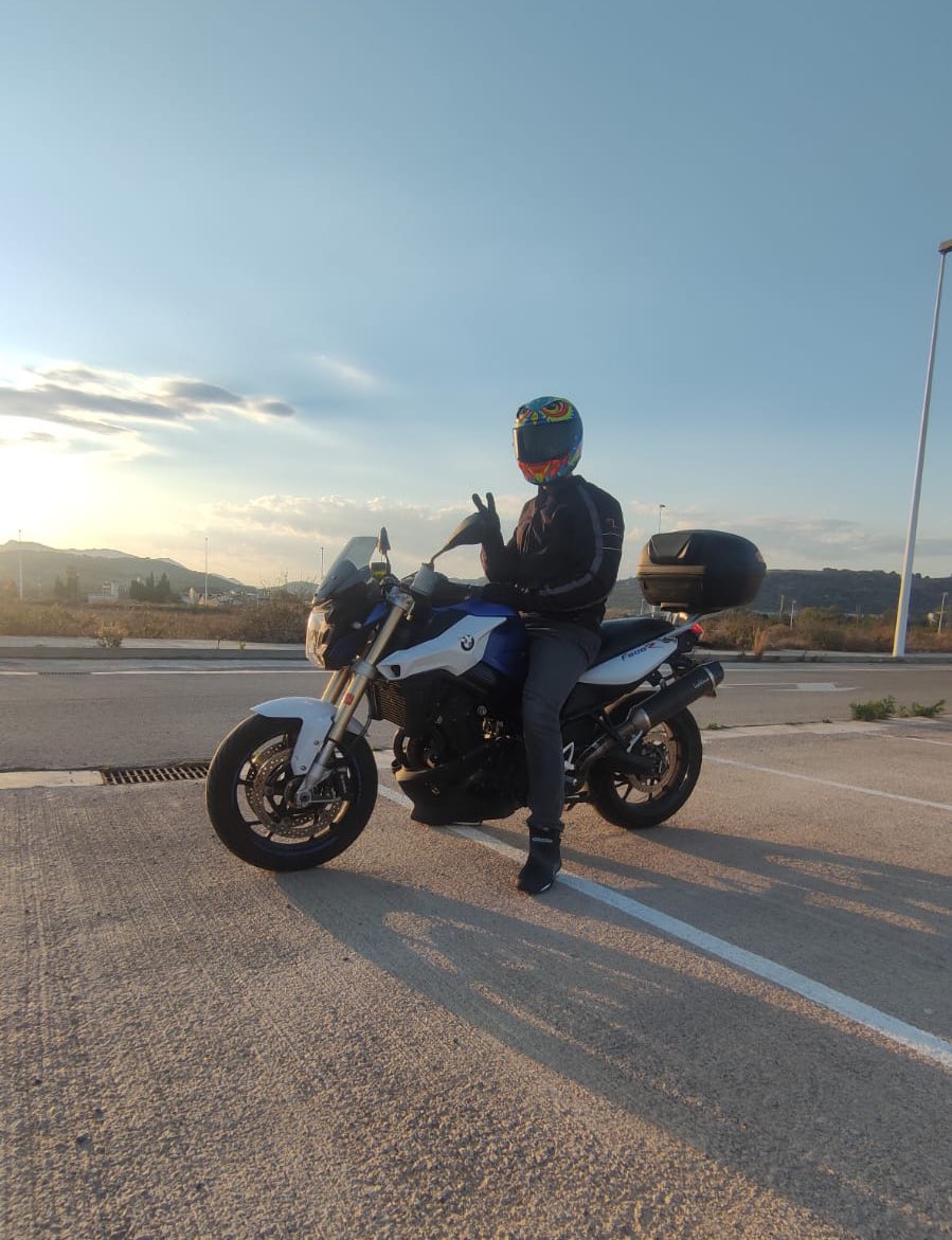 danivid99's tweet photo. Mi amigo: posa, que te hago una foto con el atardecer de fondo
Yo: https://t.co/xPNsdKlQpL