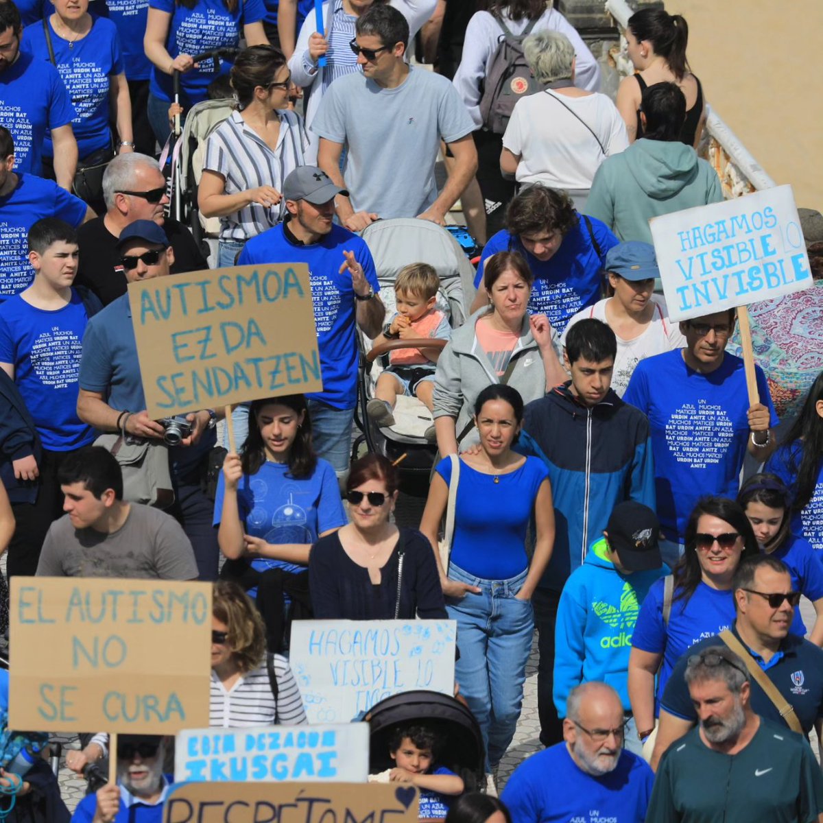 gautenagipuzkoa's tweet photo. 📢 Mila esker antolatzaile lanetan aritu zaretenoi, difusioan lagundu gaituzuen pertsona eta hedabideei, boluntarioei, enpresa eta administrazio publikoei eta apirilaren 14ean Donostia urdinez jantzi zenuten guztioi!

Guztion artean bihotzak urdintzen jarraituko dugu 💙 https://t.co/A0RjrBWdKi
