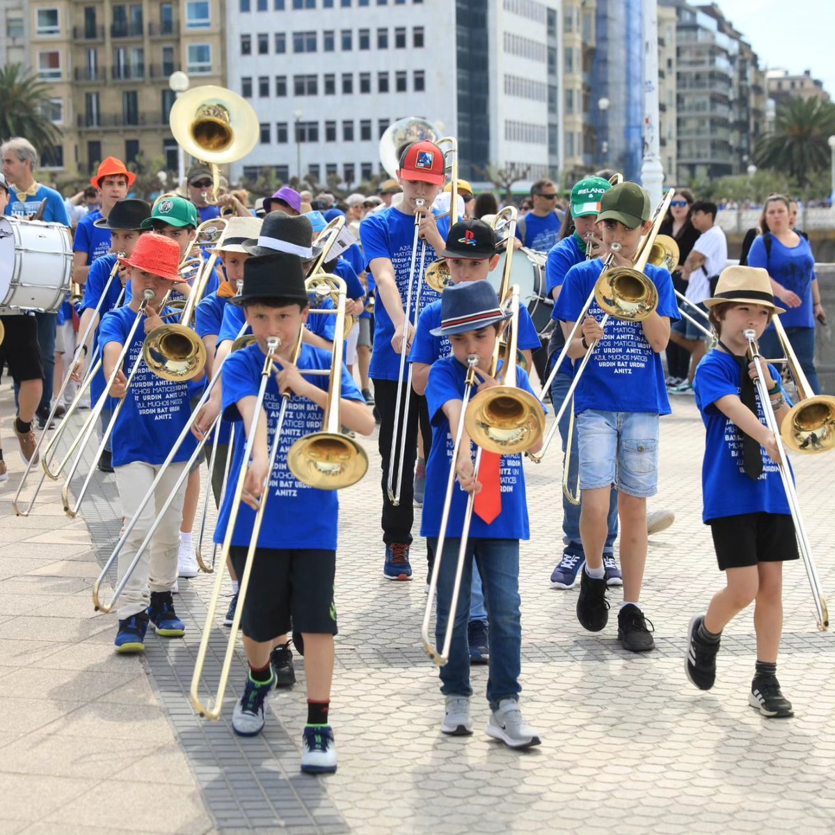 gautenagipuzkoa's tweet photo. 📢 Mila esker antolatzaile lanetan aritu zaretenoi, difusioan lagundu gaituzuen pertsona eta hedabideei, boluntarioei, enpresa eta administrazio publikoei eta apirilaren 14ean Donostia urdinez jantzi zenuten guztioi!

Guztion artean bihotzak urdintzen jarraituko dugu 💙 https://t.co/A0RjrBWdKi